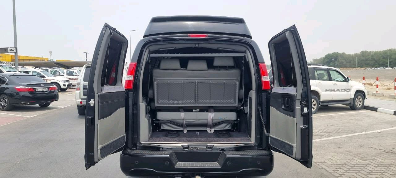Chevrolet Express - Image 12