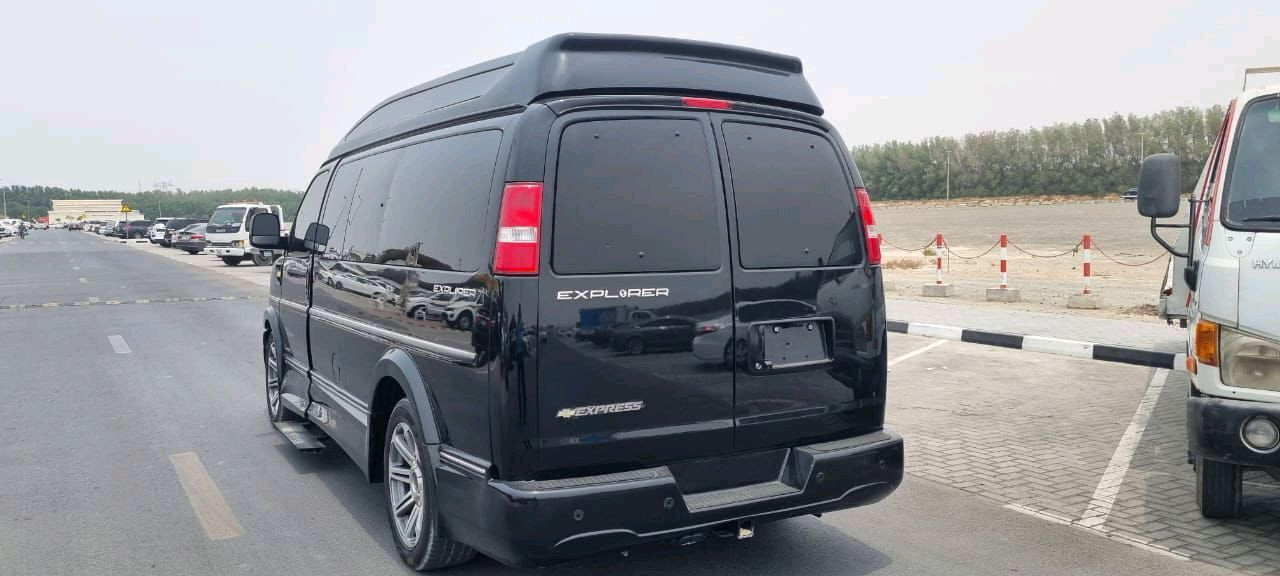 Chevrolet Express - Image 4