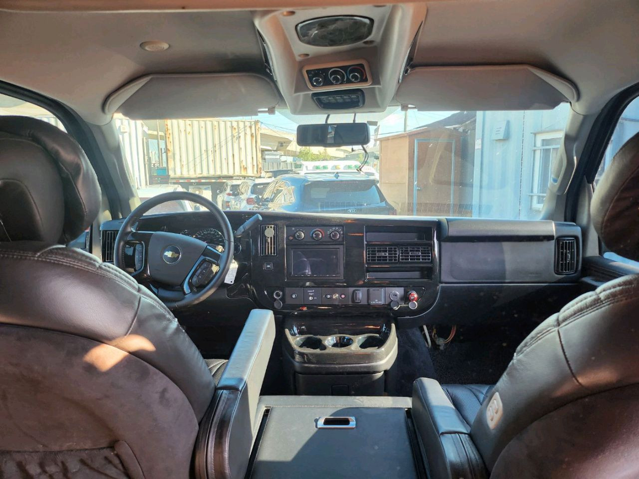 Chevrolet Express - Image 10