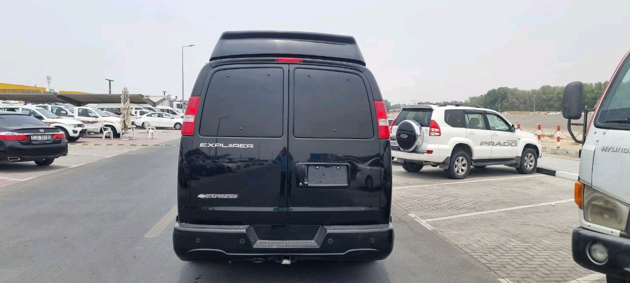 Chevrolet Express - Image 9