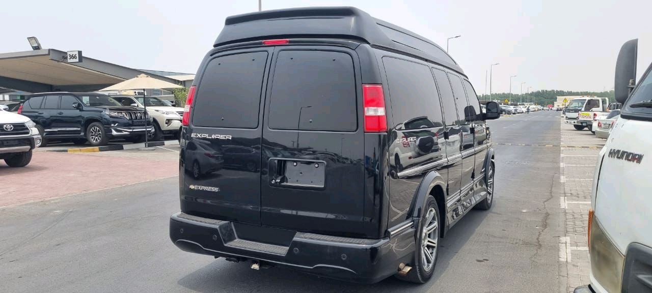 Chevrolet Express - Image 7