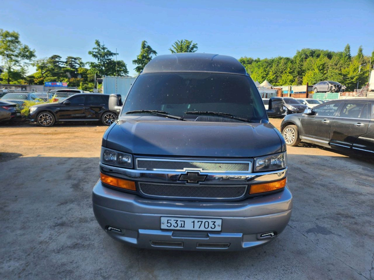 Chevrolet Express - Image 11