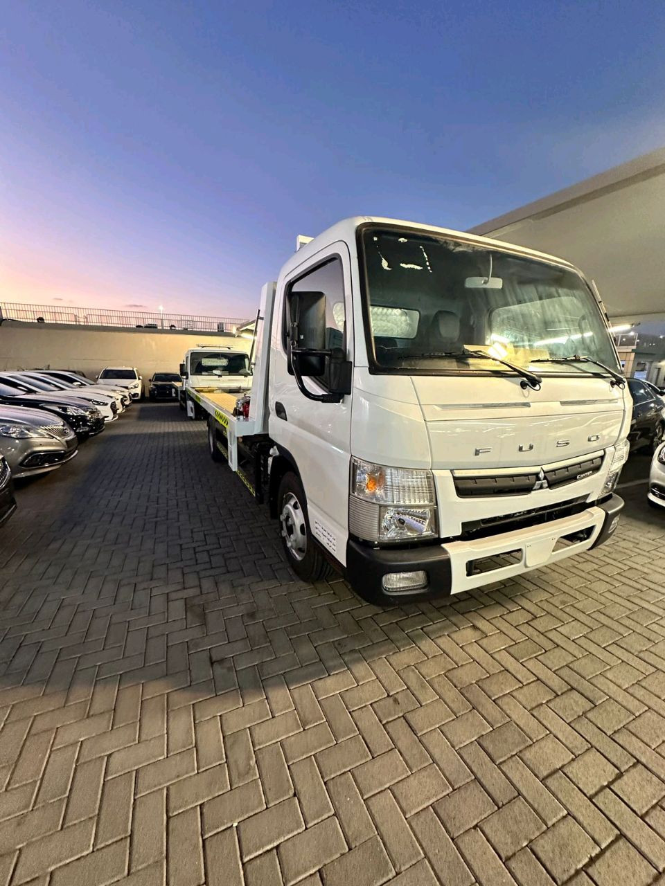 Mitsubishi Canter - Image 4