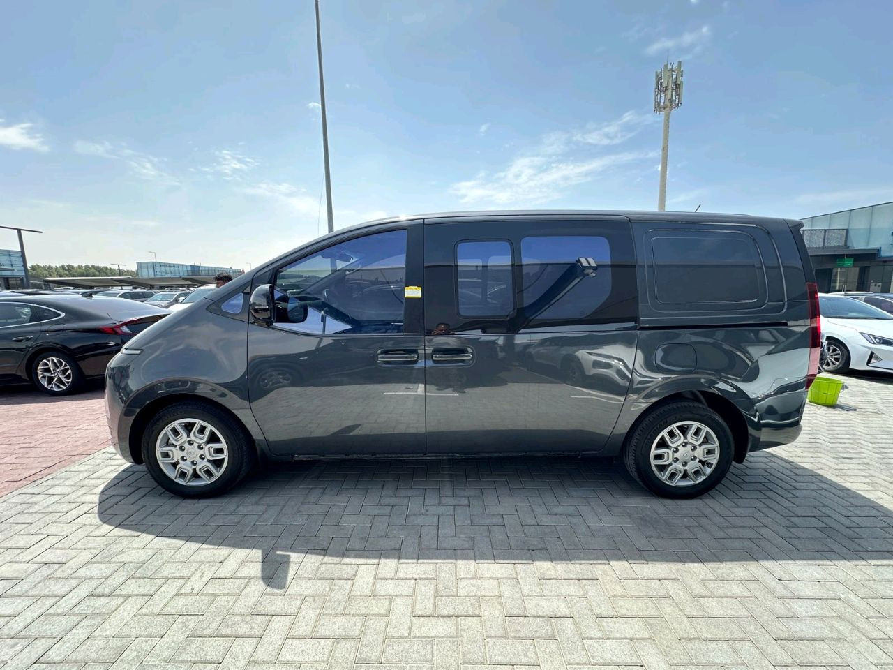 Hyundai STARIA - Image 17