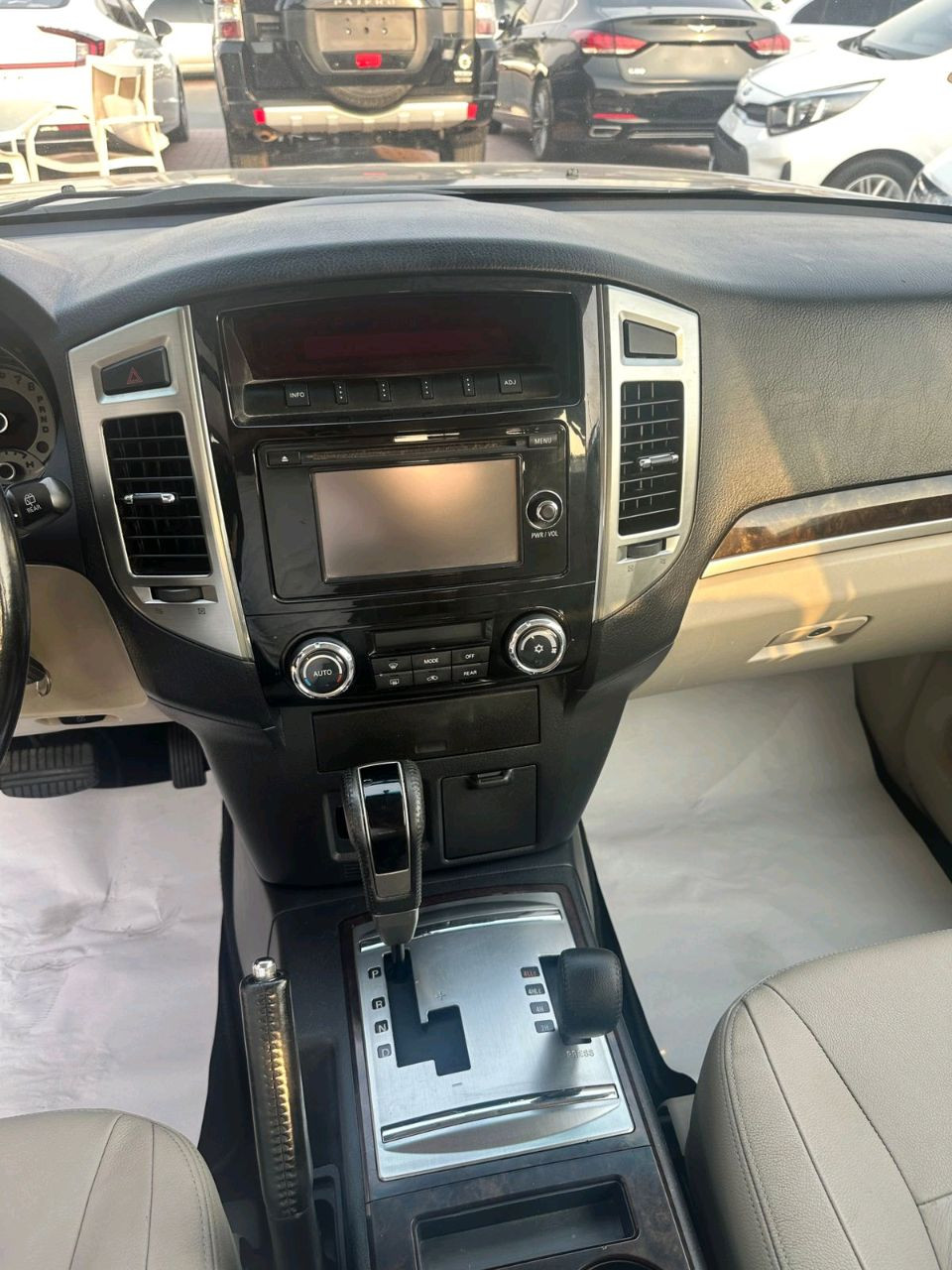 Mitsubishi Pajero - Image 6