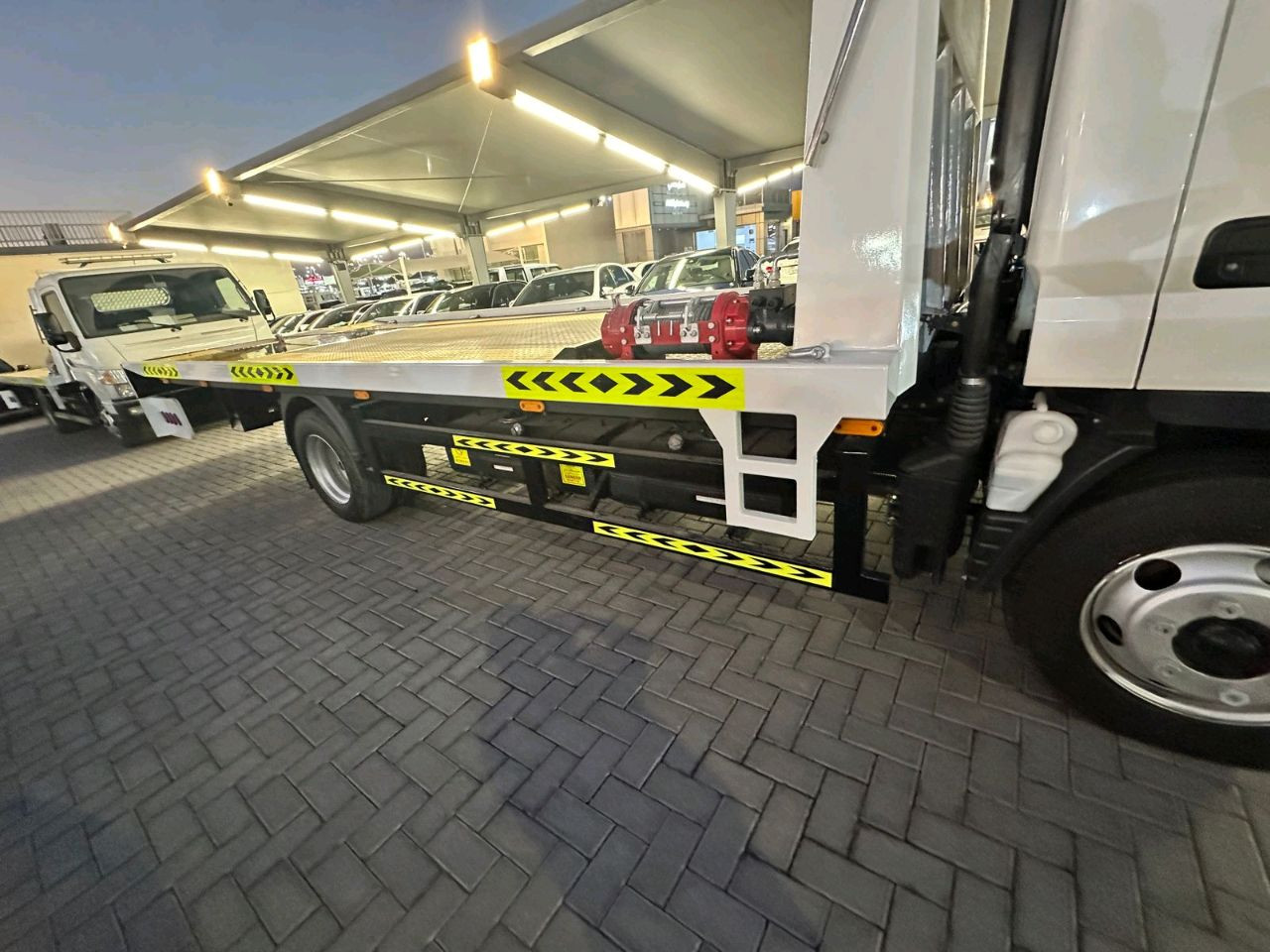 Mitsubishi Canter - Image 7