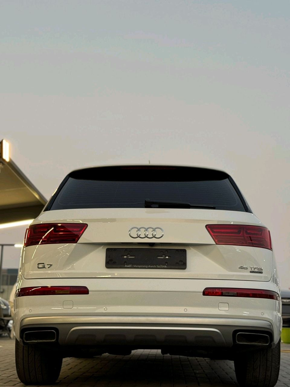 Audi Q7 - Image 7