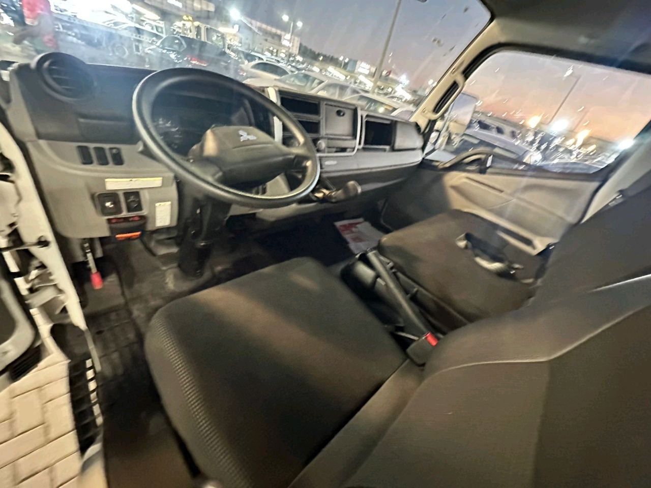 Mitsubishi Canter - Image 3