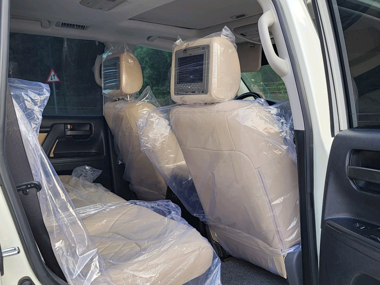 Toyota Land Cruiser - Image 5