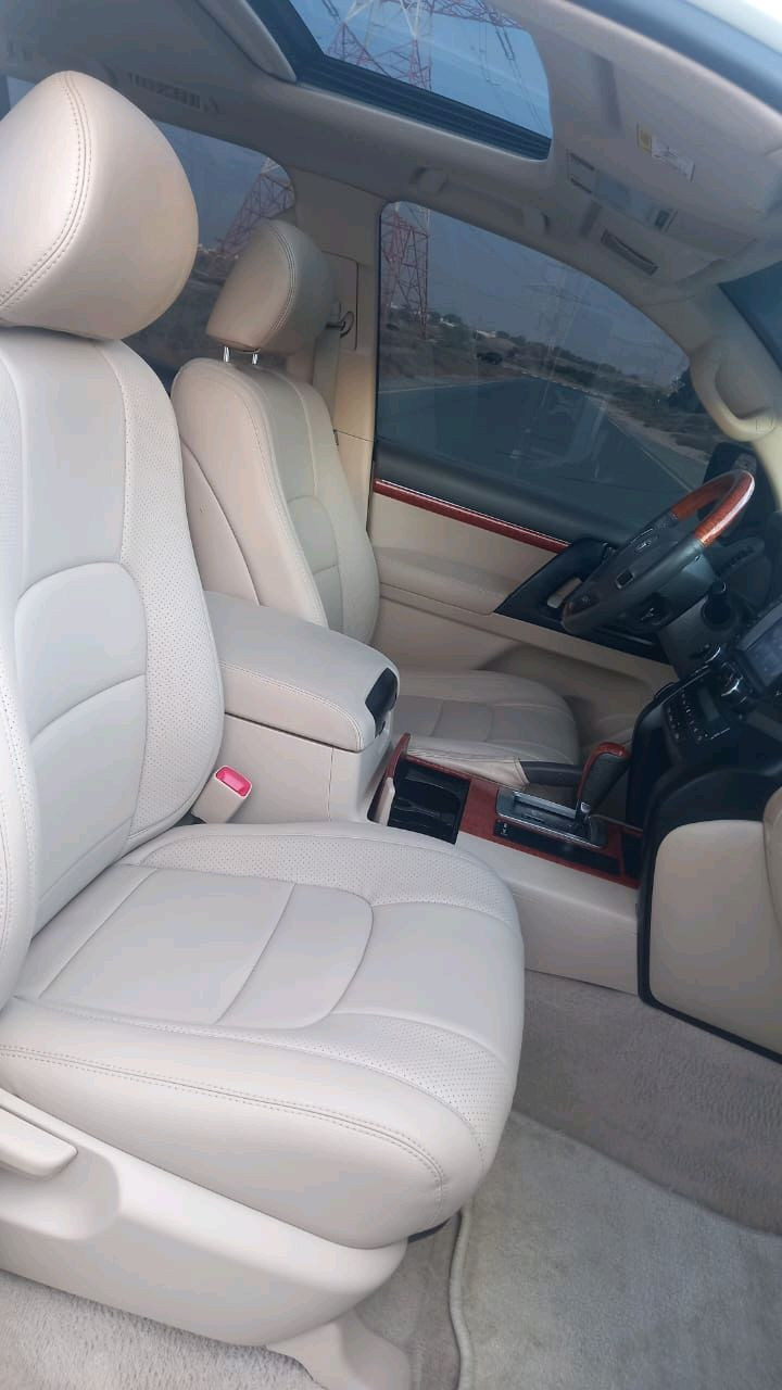 Toyota Land Cruiser - Image 8