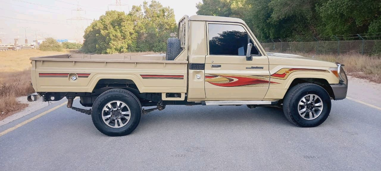 Toyota Land Cruiser - Image 7