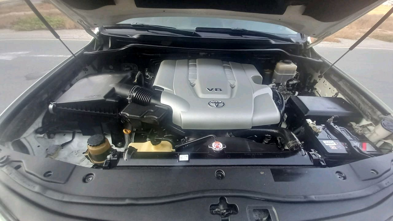 Toyota Land Cruiser - Image 10