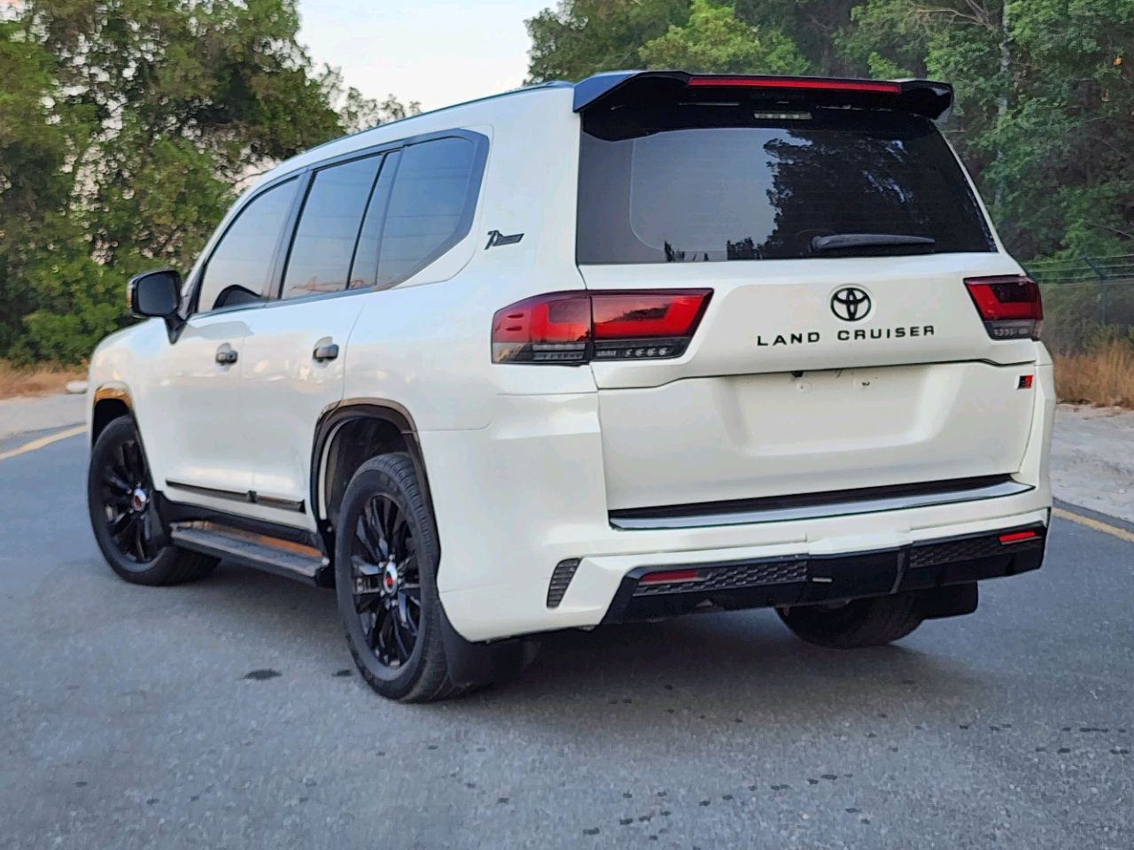 Toyota Land Cruiser - Image 7