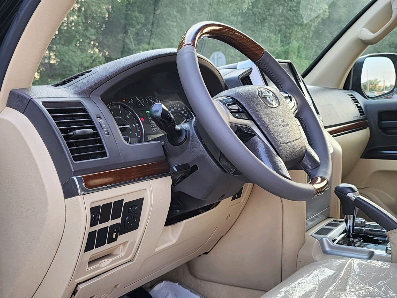 Toyota Land Cruiser - Image 4