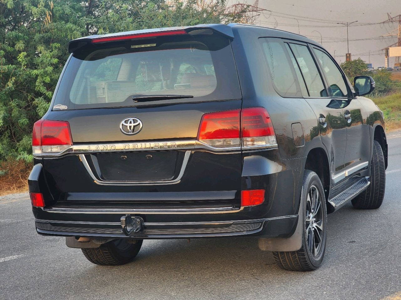 Toyota Land Cruiser - Image 7