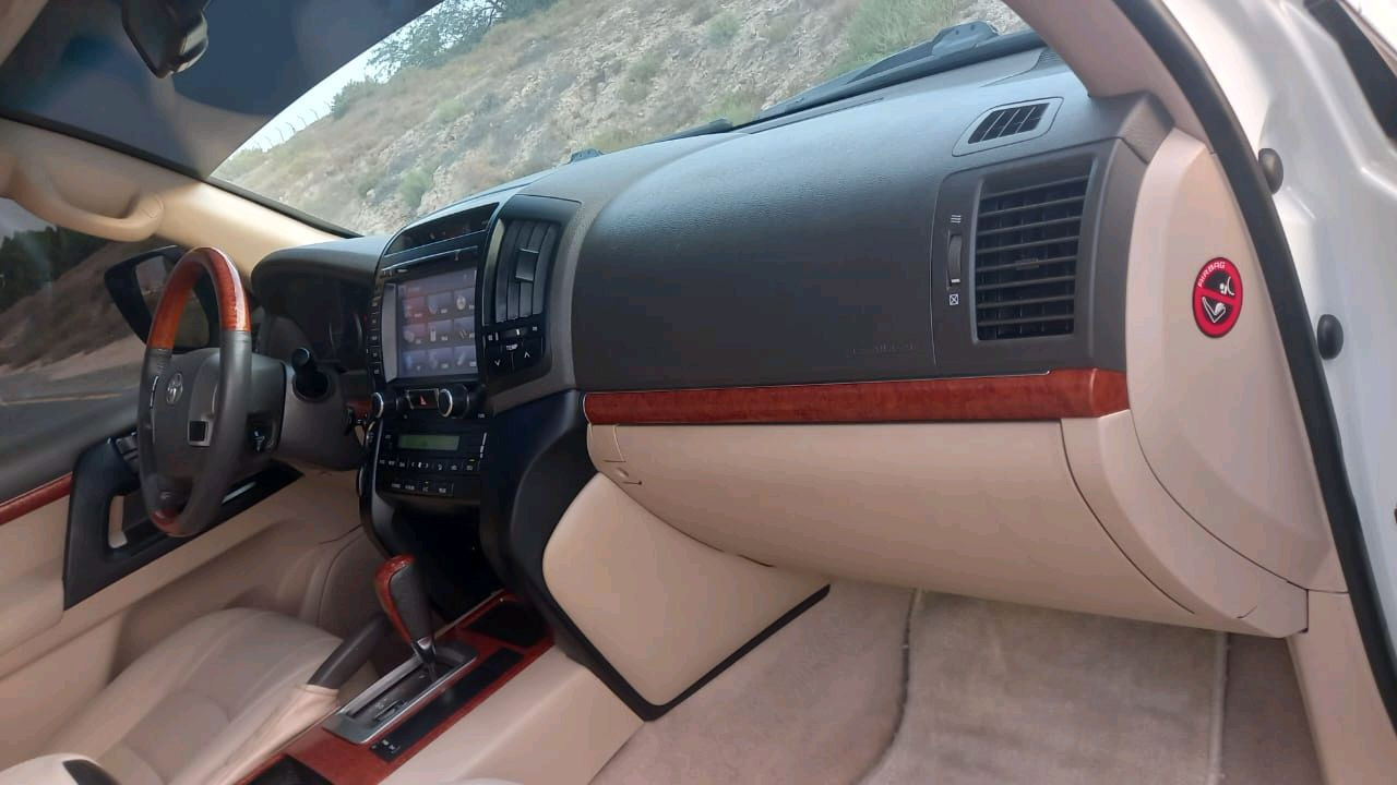 Toyota Land Cruiser - Image 12
