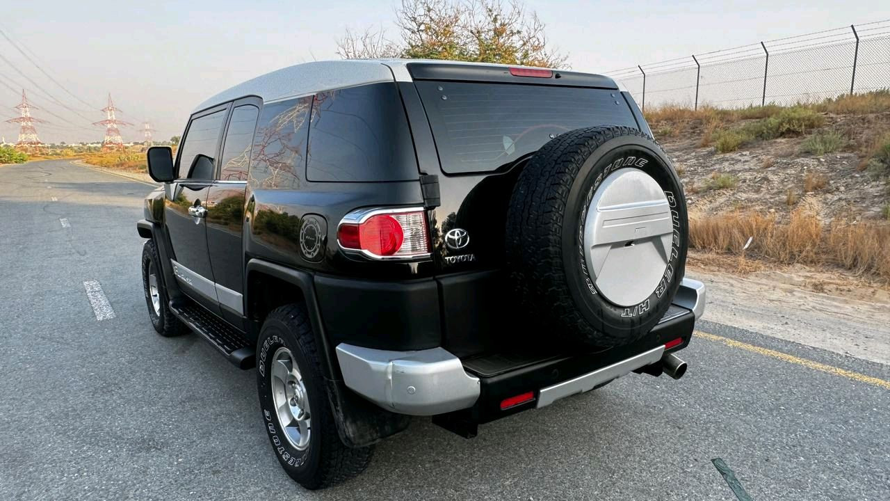 Toyota FJ Cruiser - Image 10