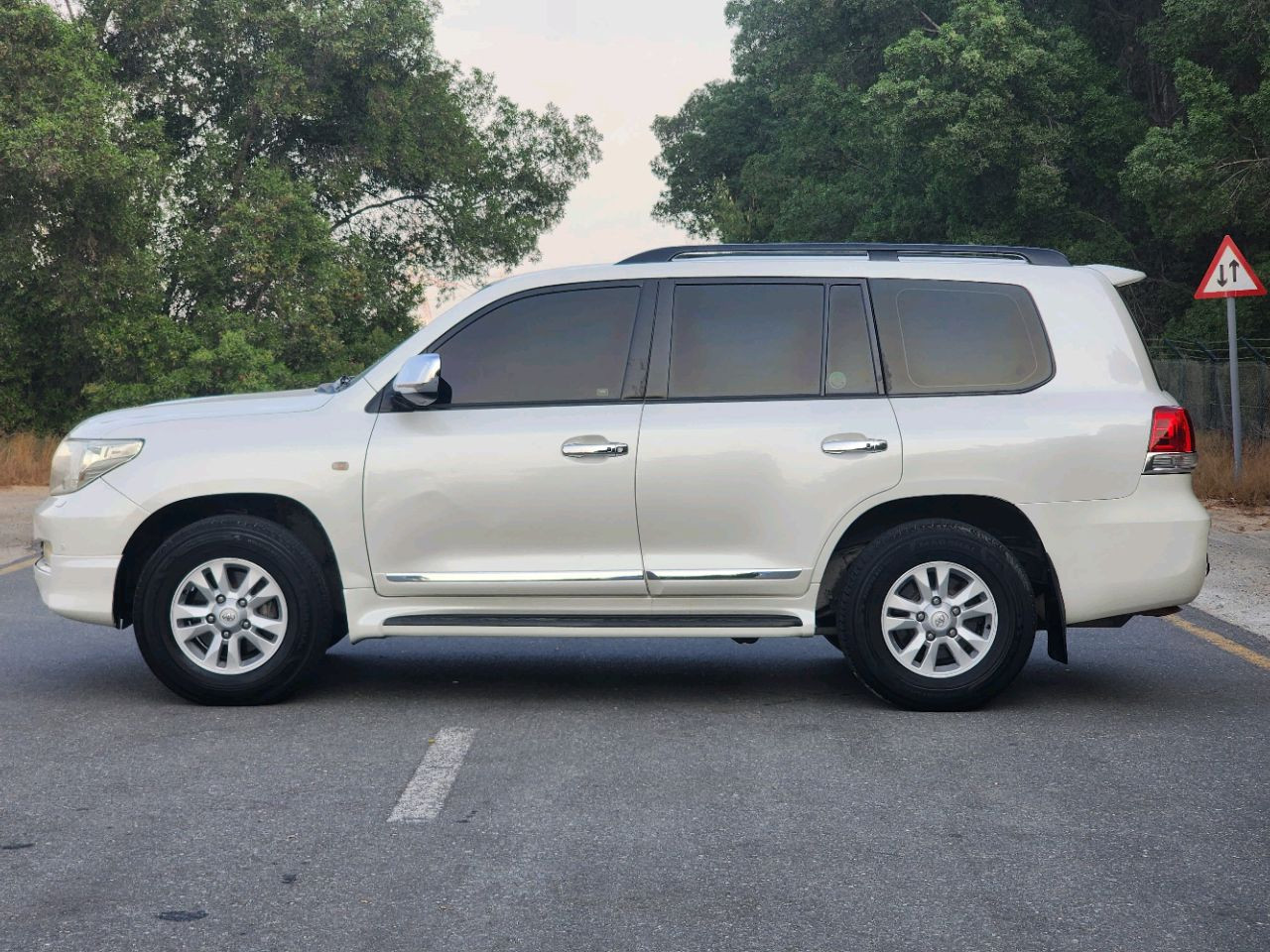 Toyota Land Cruiser - Image 6