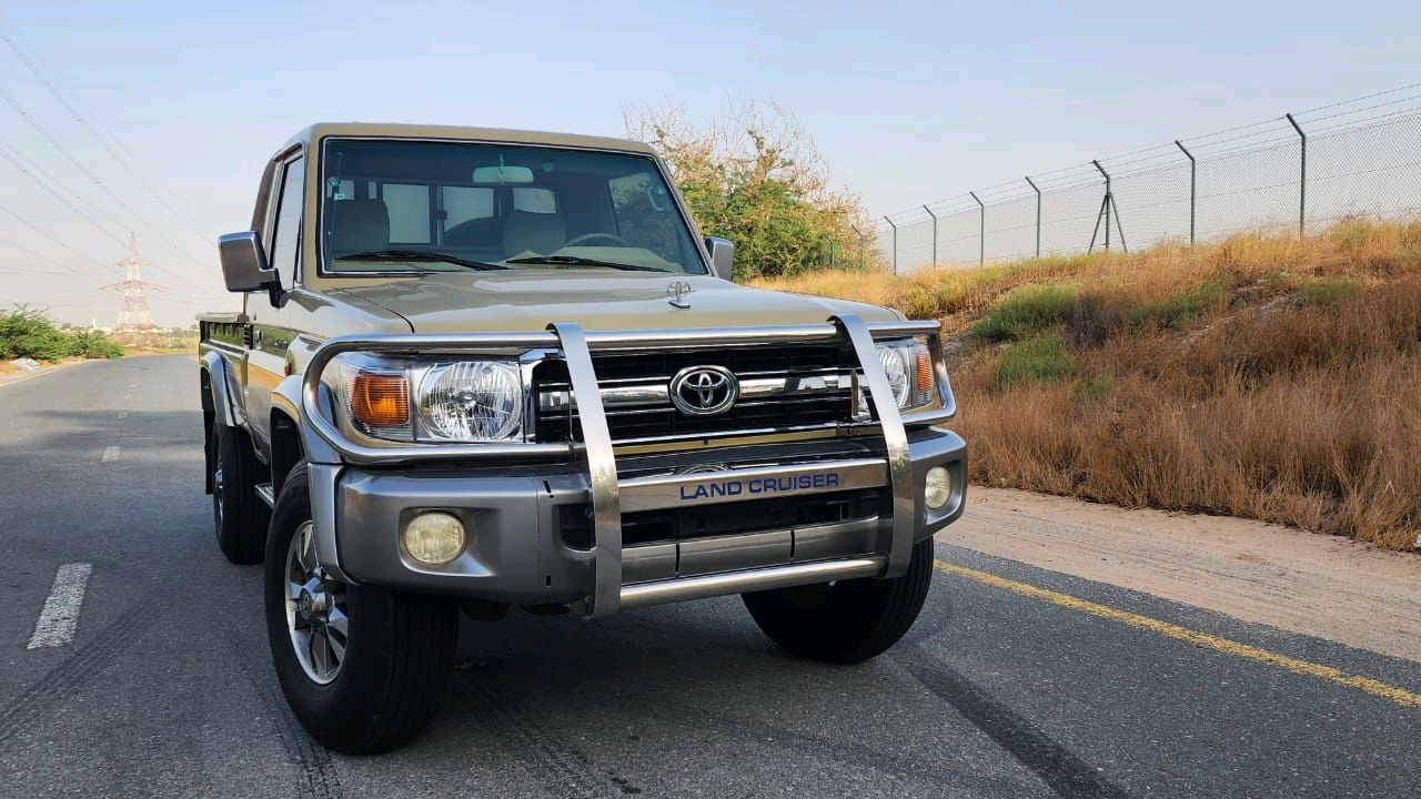 Toyota Land Cruiser - Image 7