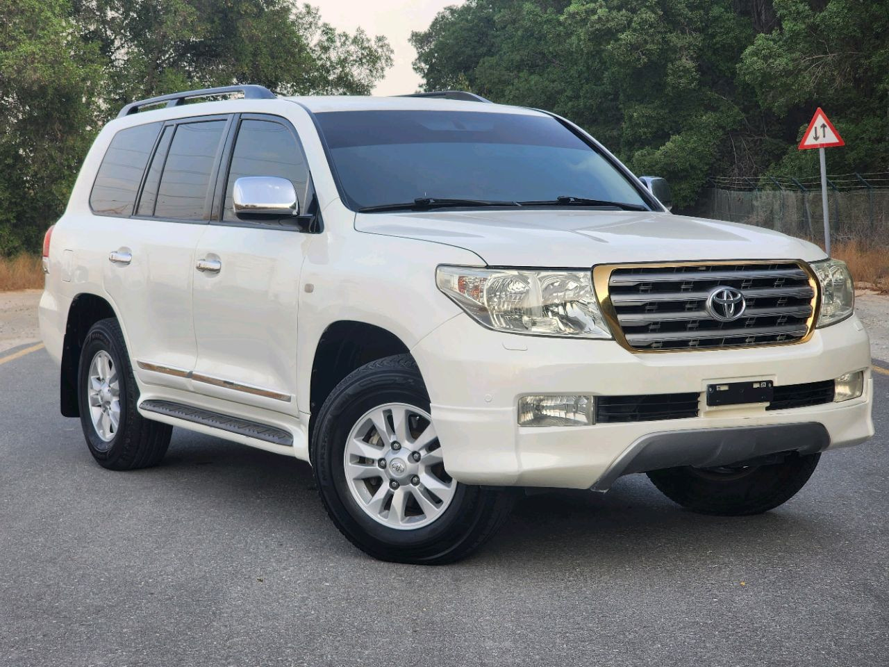 Toyota Land Cruiser - Image 10