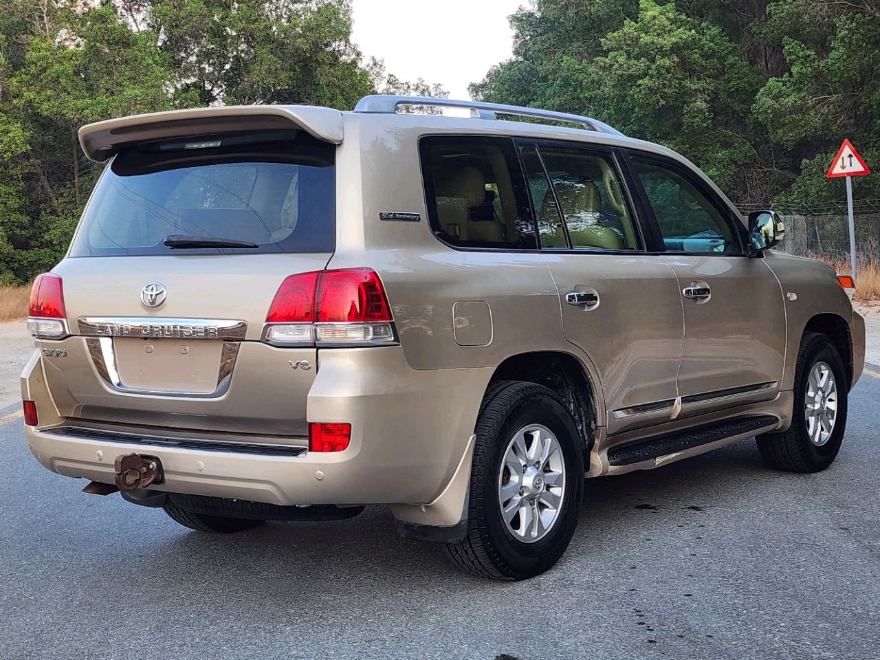 Toyota Land Cruiser - Image 8