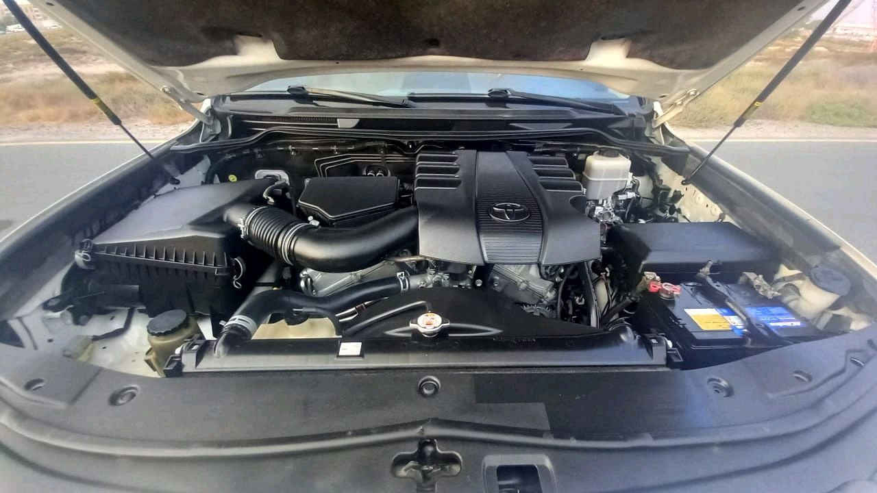Toyota Land Cruiser - Image 4