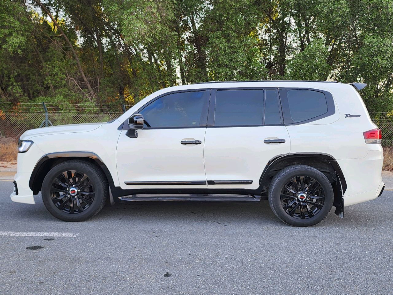 Toyota Land Cruiser - Image 8