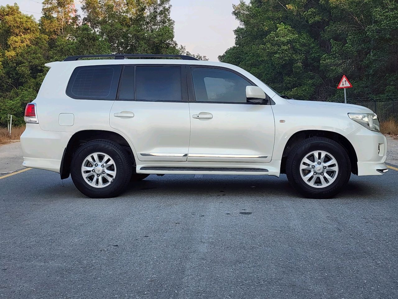 Toyota Land Cruiser - Image 9