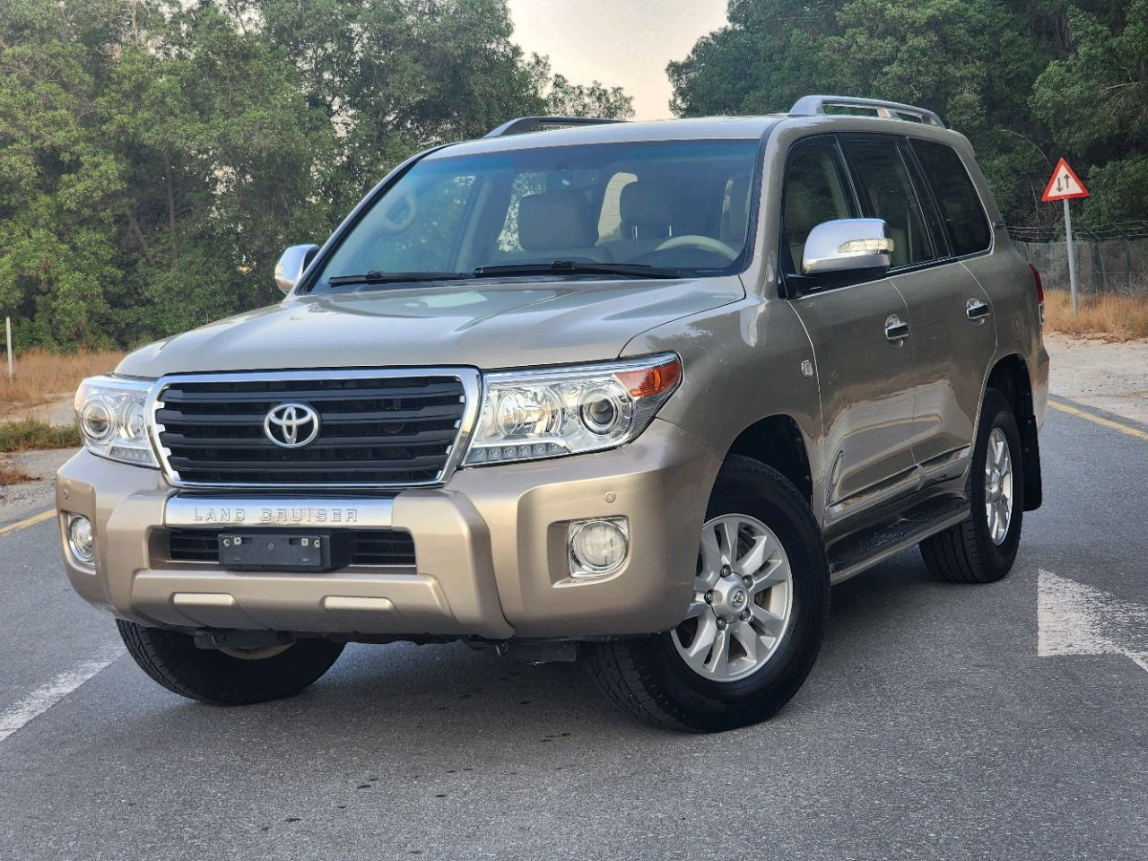Toyota Land Cruiser - Image 9