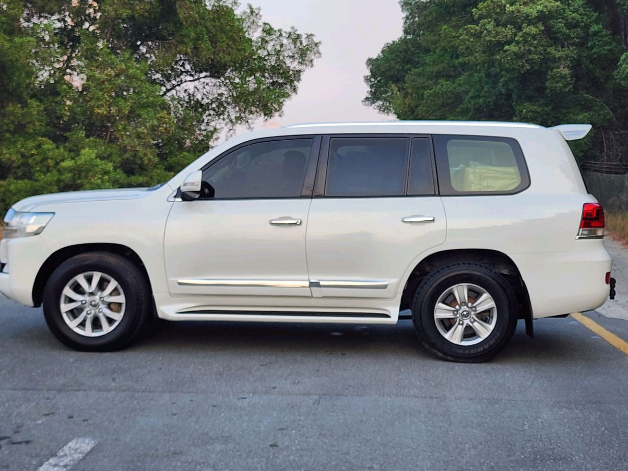 Toyota Land Cruiser - Image 3