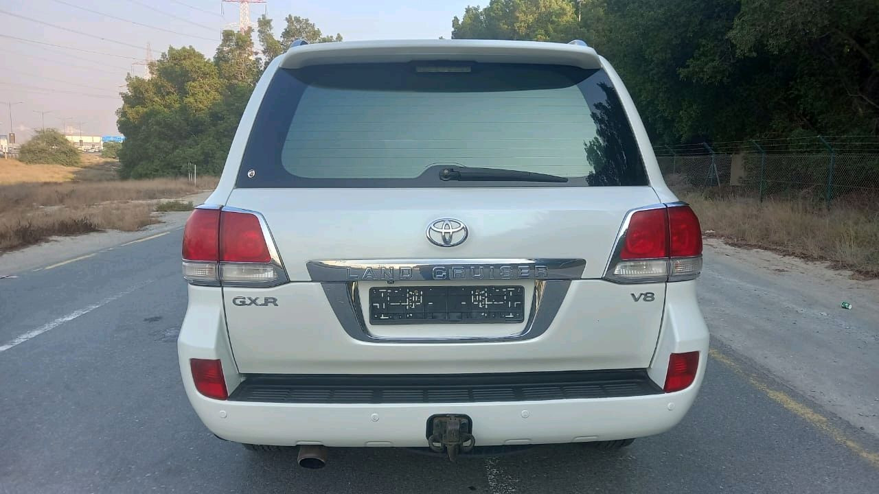 Toyota Land Cruiser - Image 8