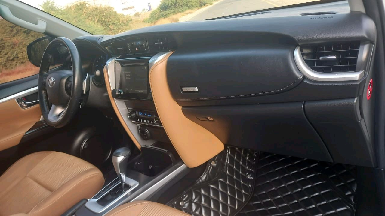 Toyota Fortuner - Image 6