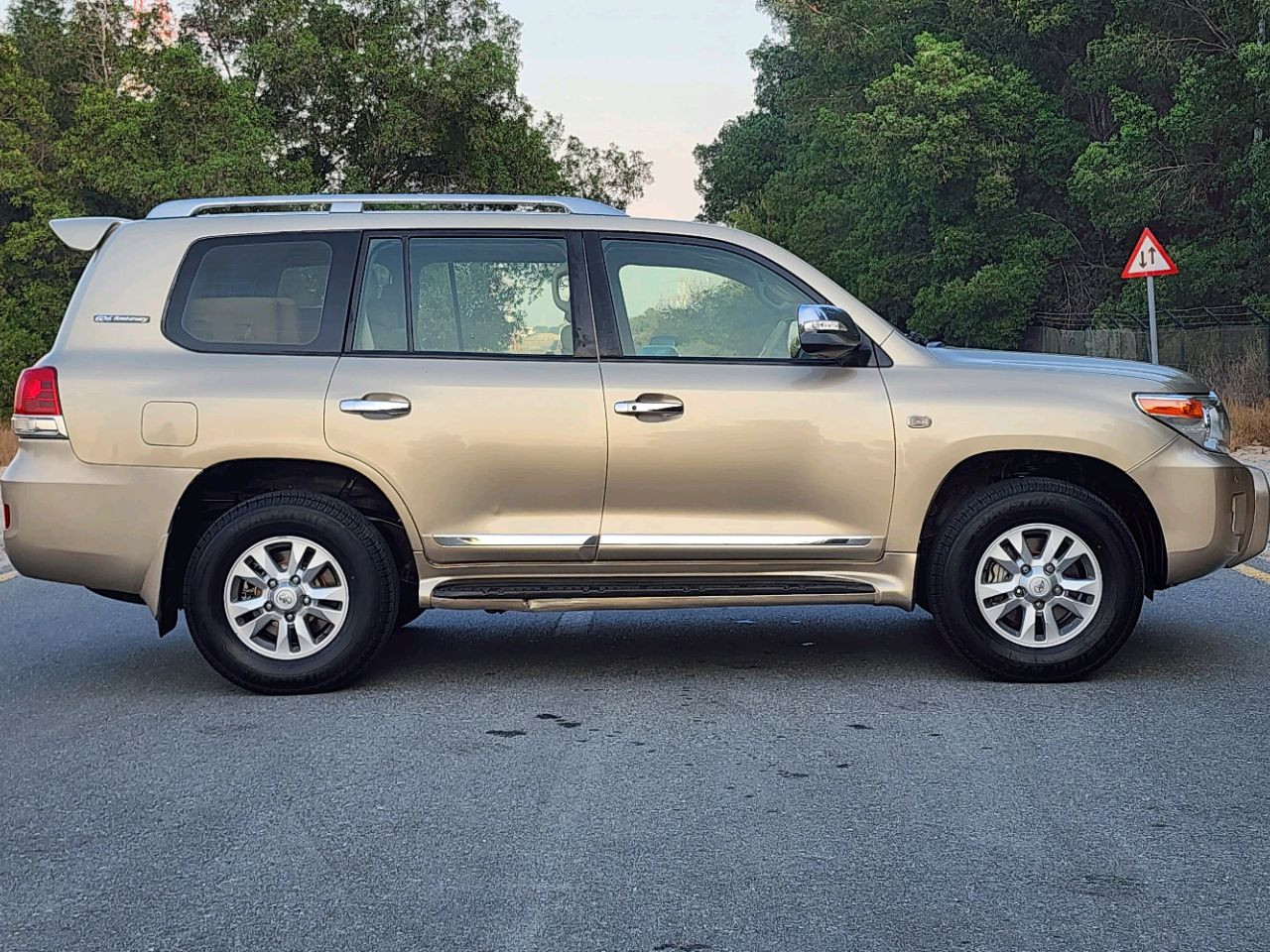 Toyota Land Cruiser - Image 7