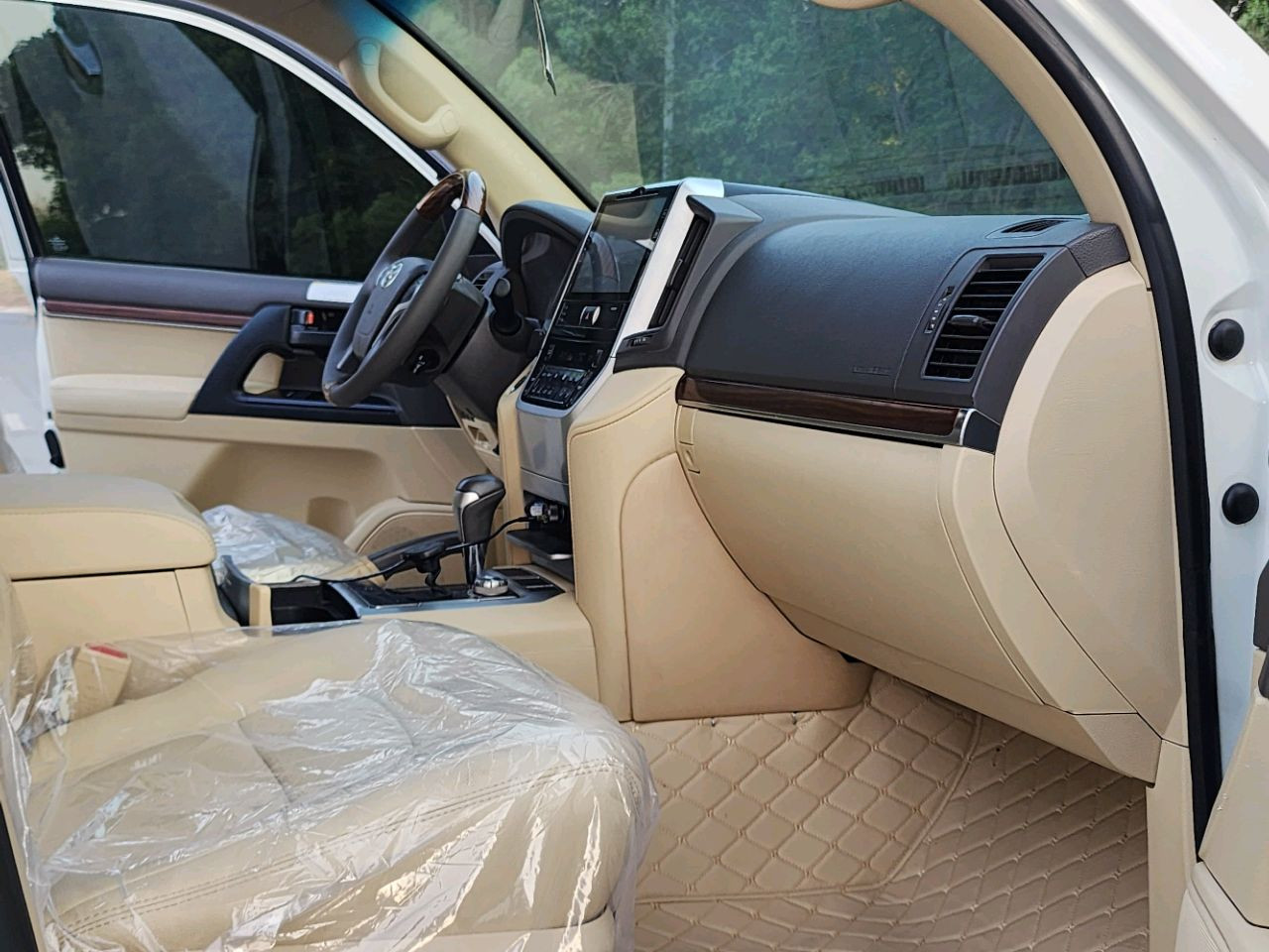 Toyota Land Cruiser - Image 12