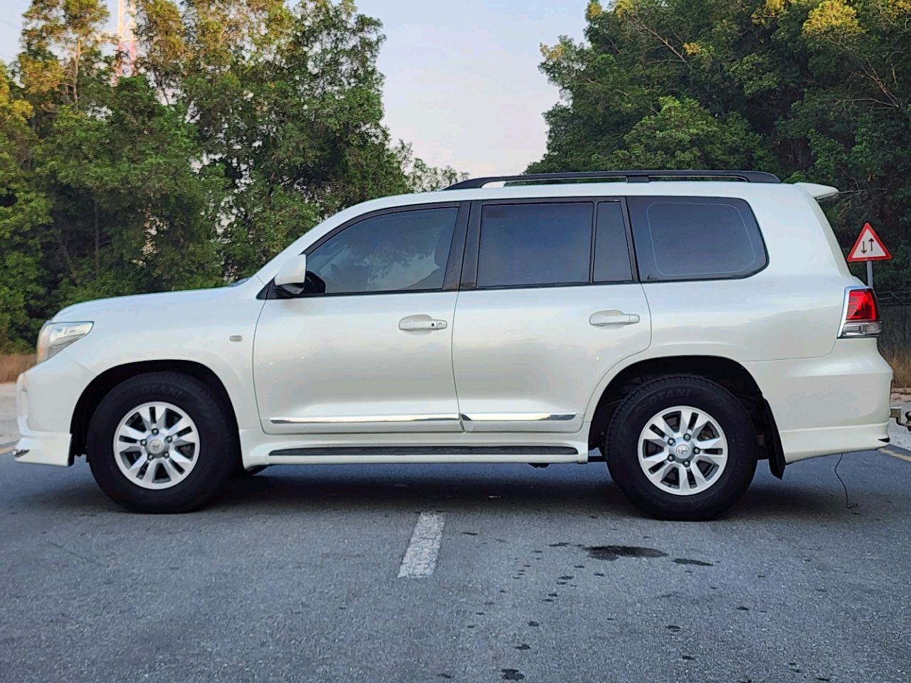 Toyota Land Cruiser - Image 4
