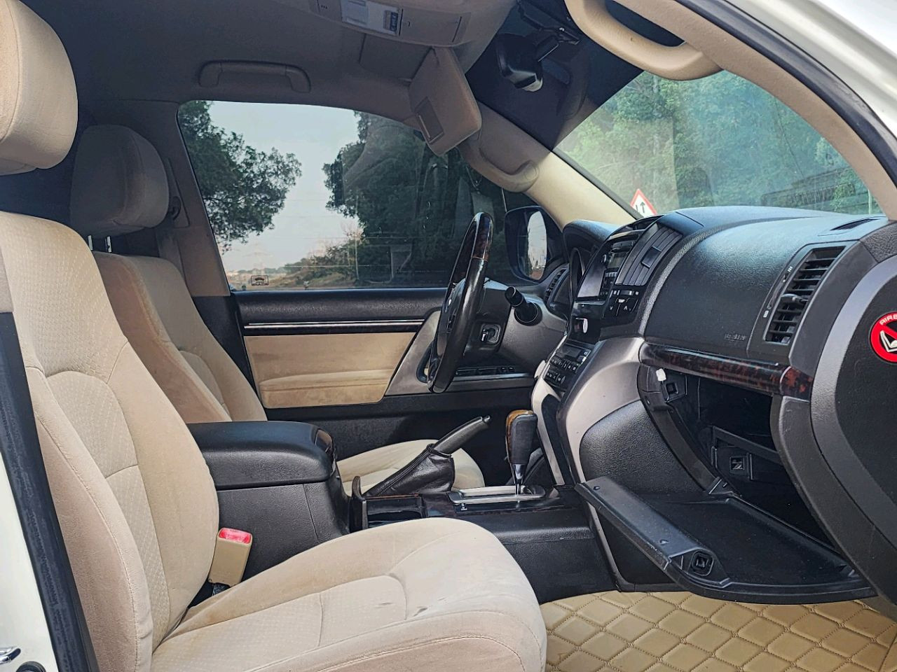 Toyota Land Cruiser - Image 7