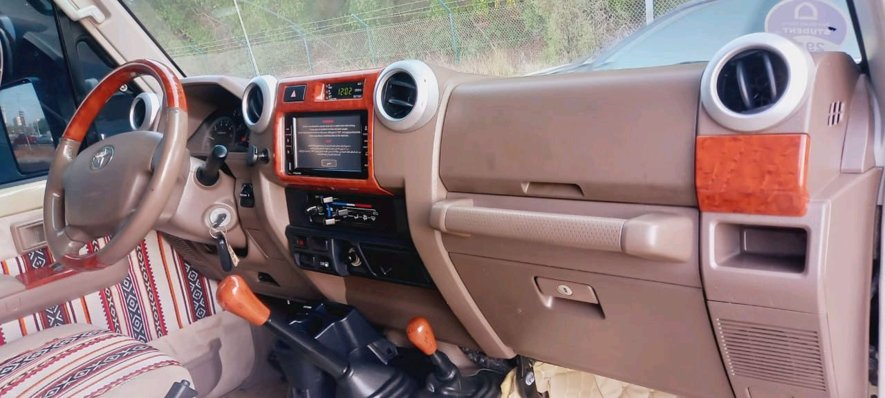 Toyota Land Cruiser - Image 10