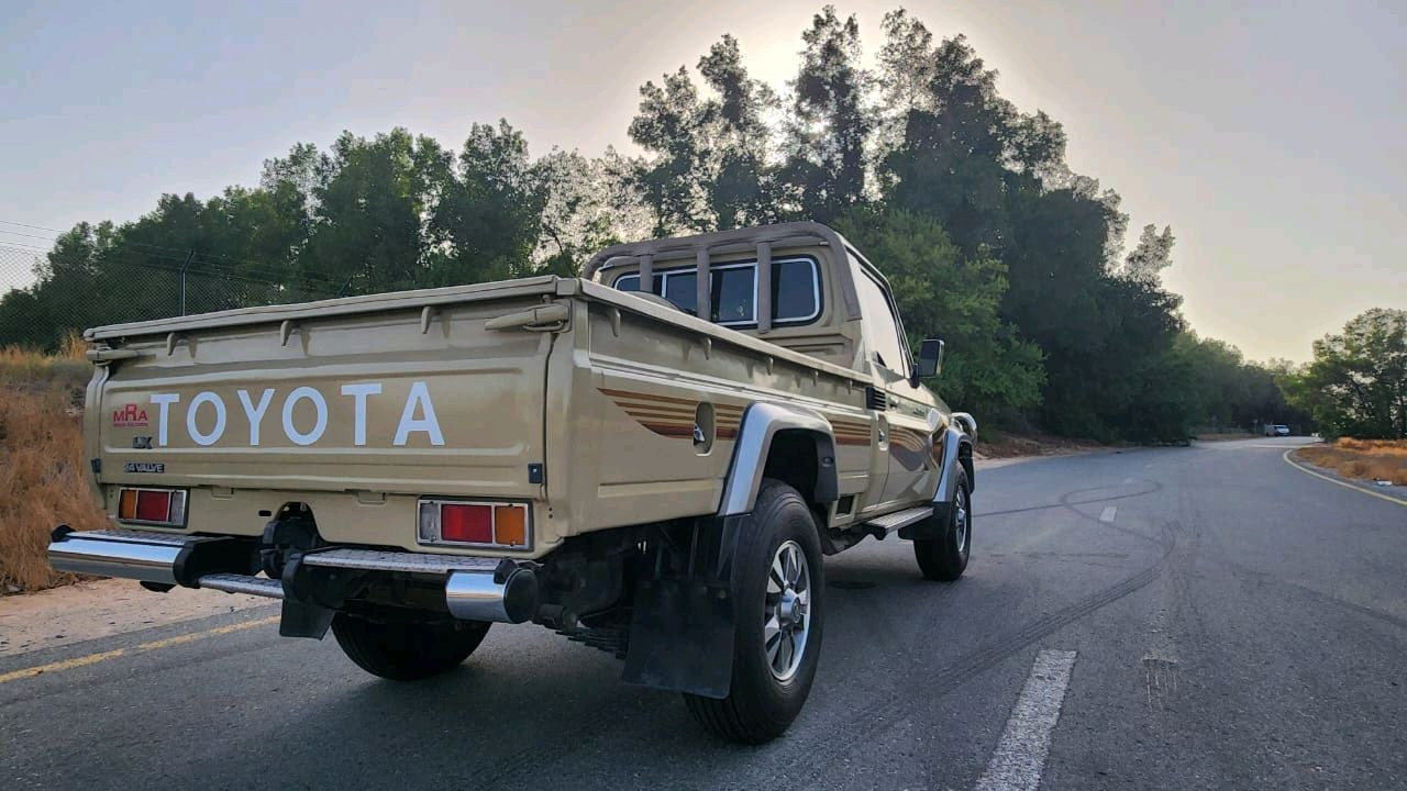 Toyota Land Cruiser - Image 8