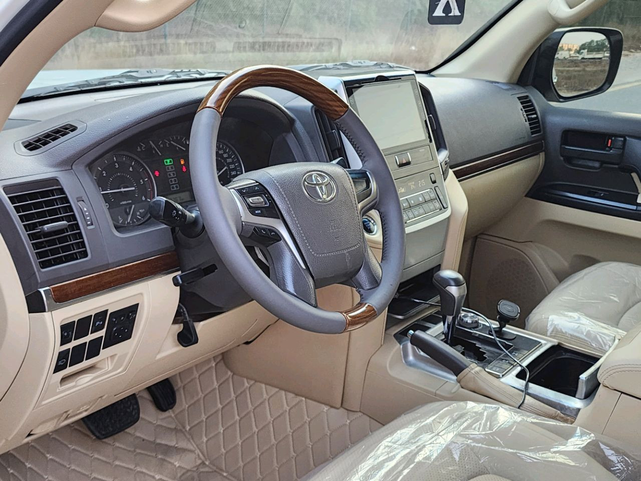 Toyota Land Cruiser - Image 9