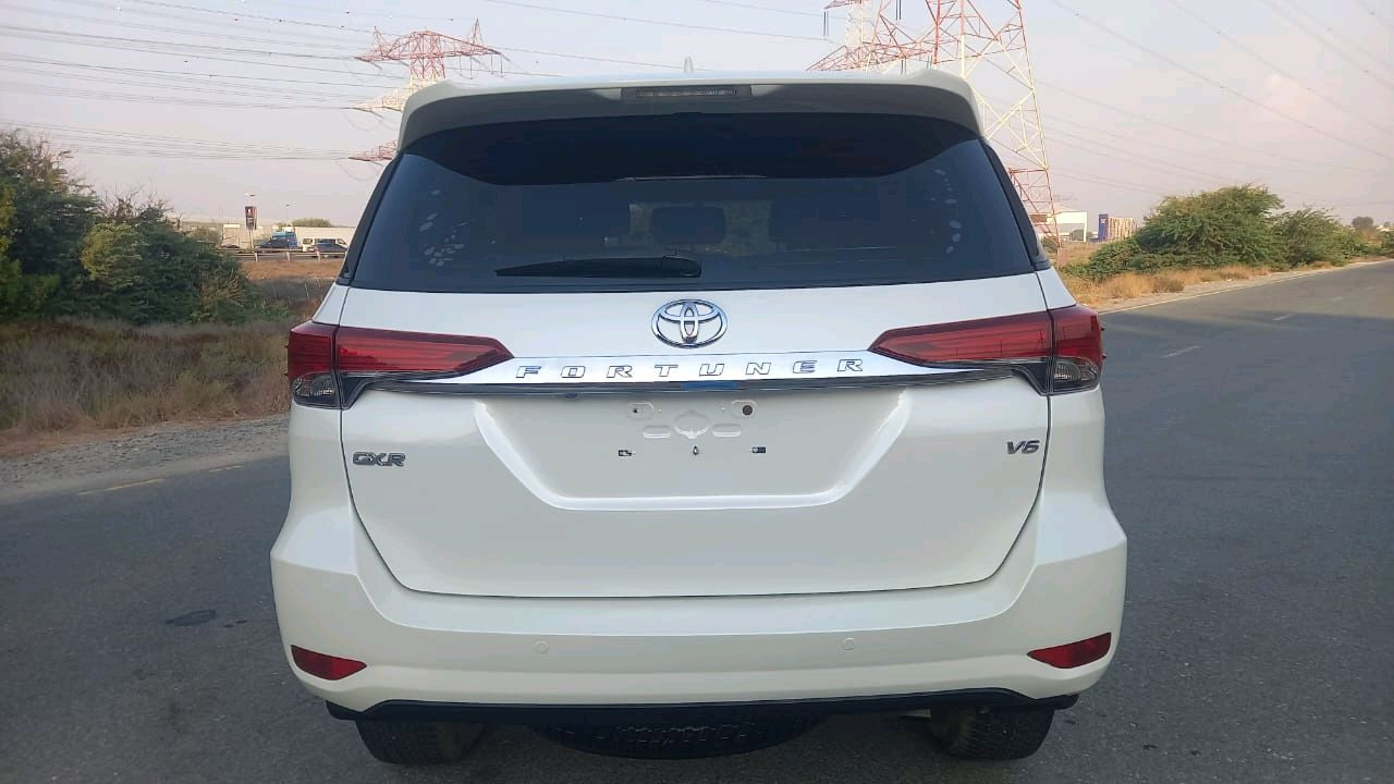 Toyota Fortuner - Image 5