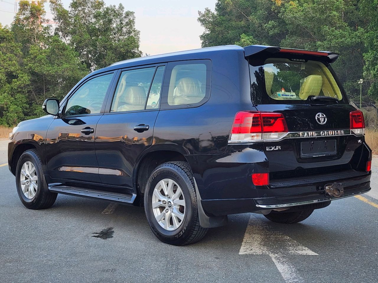 Toyota Land Cruiser - Image 8