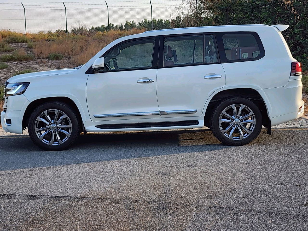 Toyota Land Cruiser - Image 3