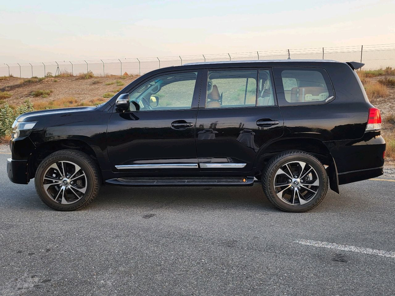 Toyota Land Cruiser - Image 9