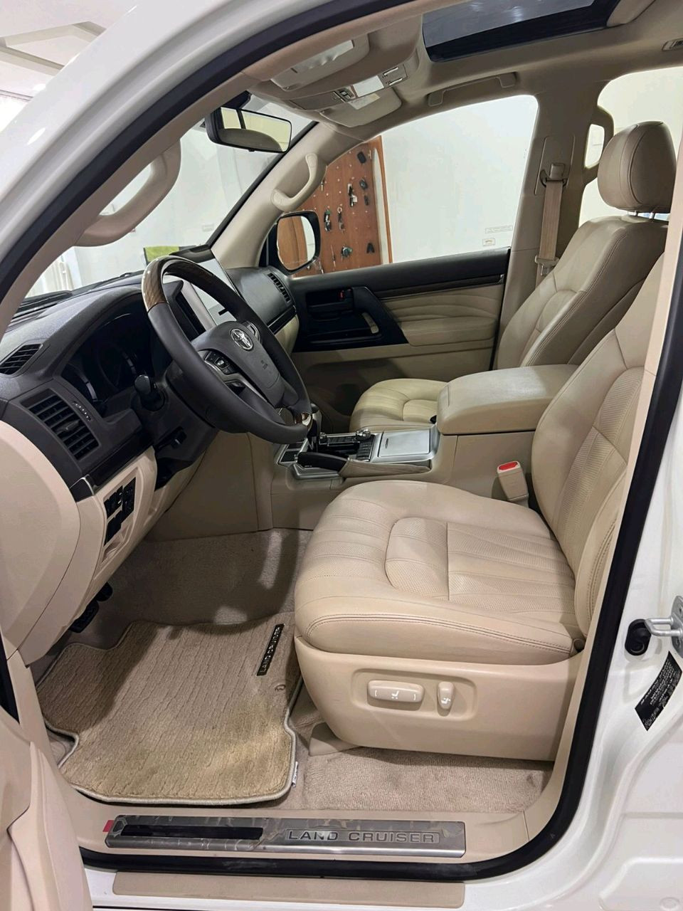 Toyota Land Cruiser - Image 8