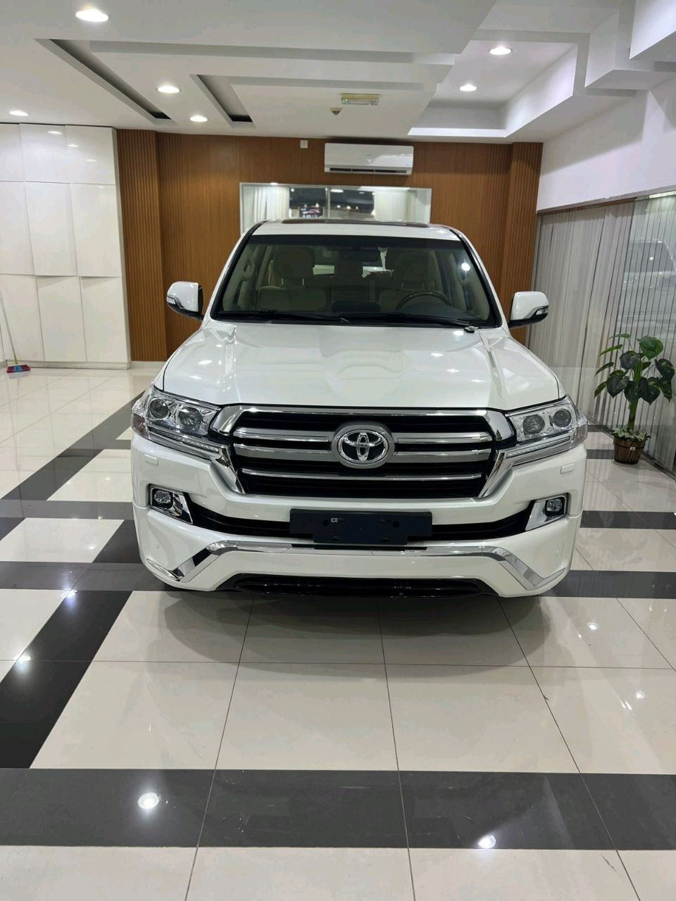 Toyota Land Cruiser - Image 12