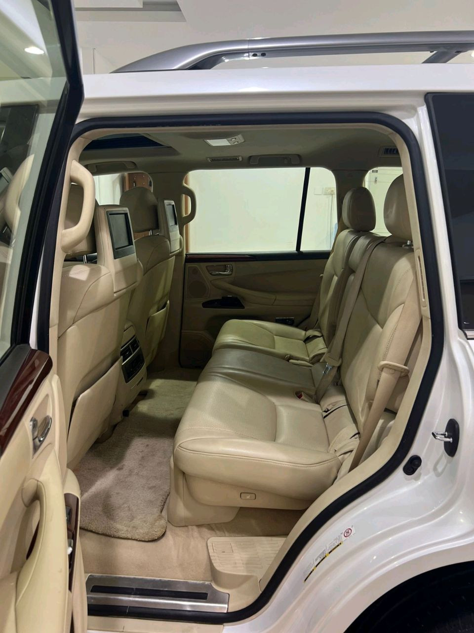 Lexus LX-Series - Image 2