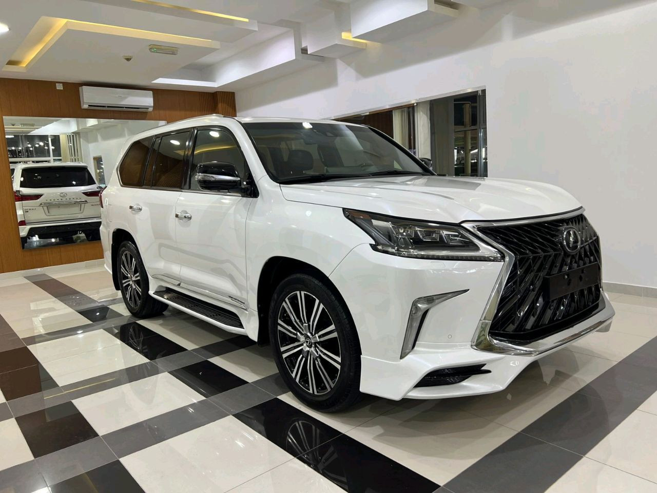 Lexus LX-Series - Image 5