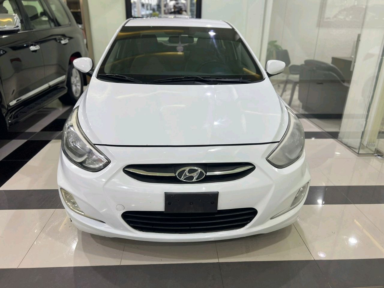 Hyundai Accent - Image 5