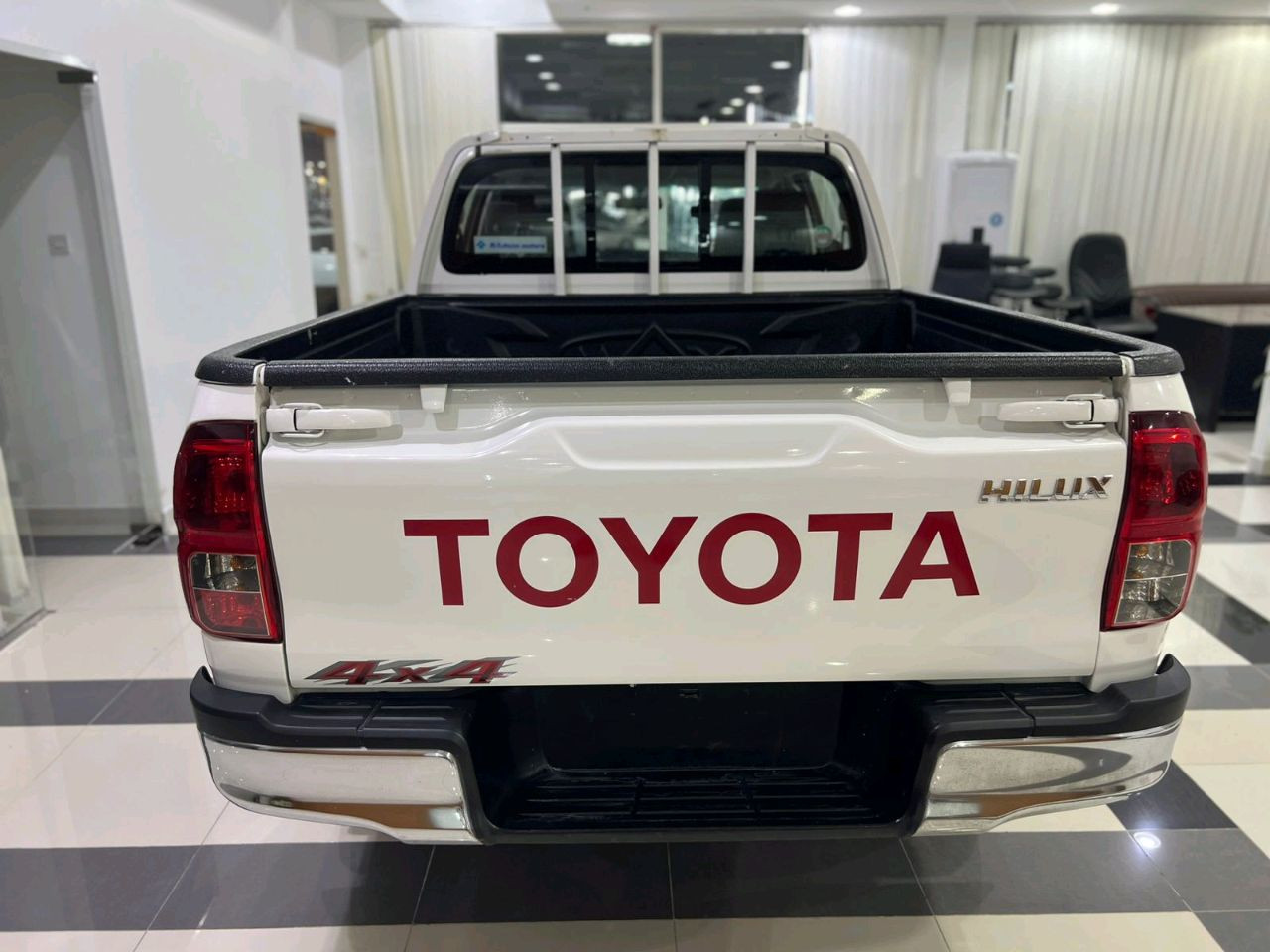 Toyota Hilux - Image 10