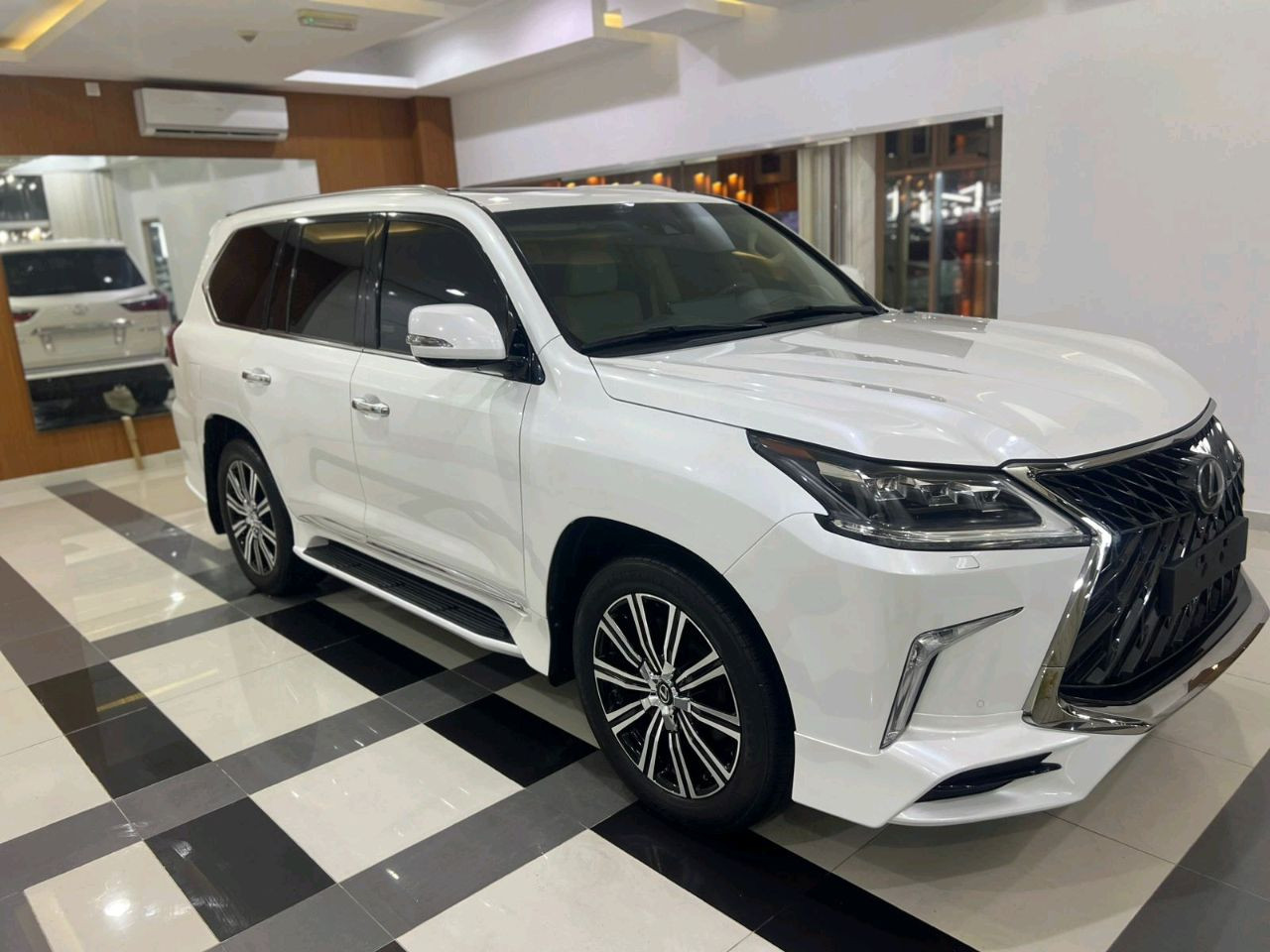 Lexus LX-Series - Image 3